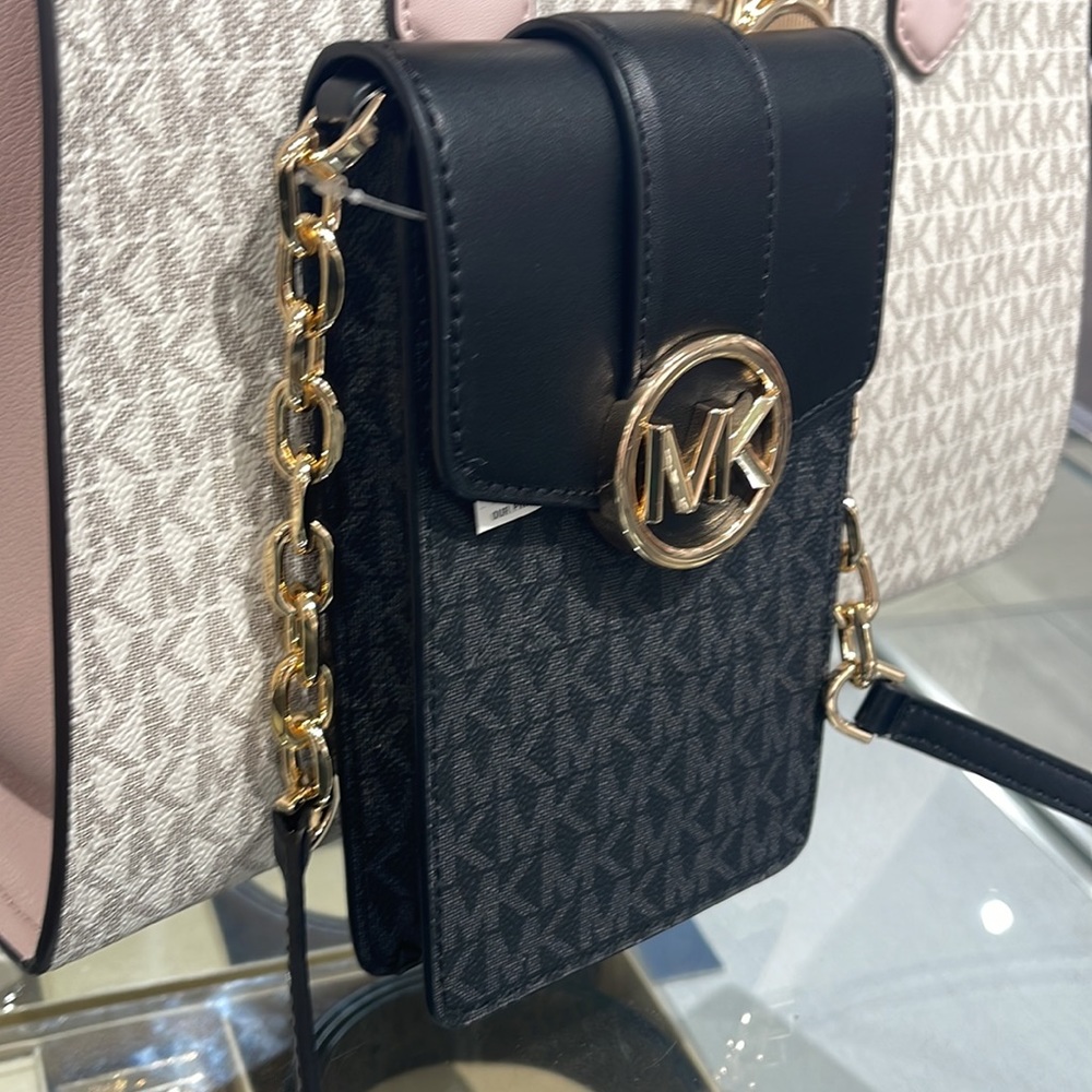 Michael Kors Carmen Small Logo Smartphone Crossbody Bag
Black Signature 
NWT - Picture 2 of 16
